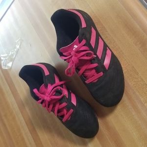 Like new childrens soccer cleats